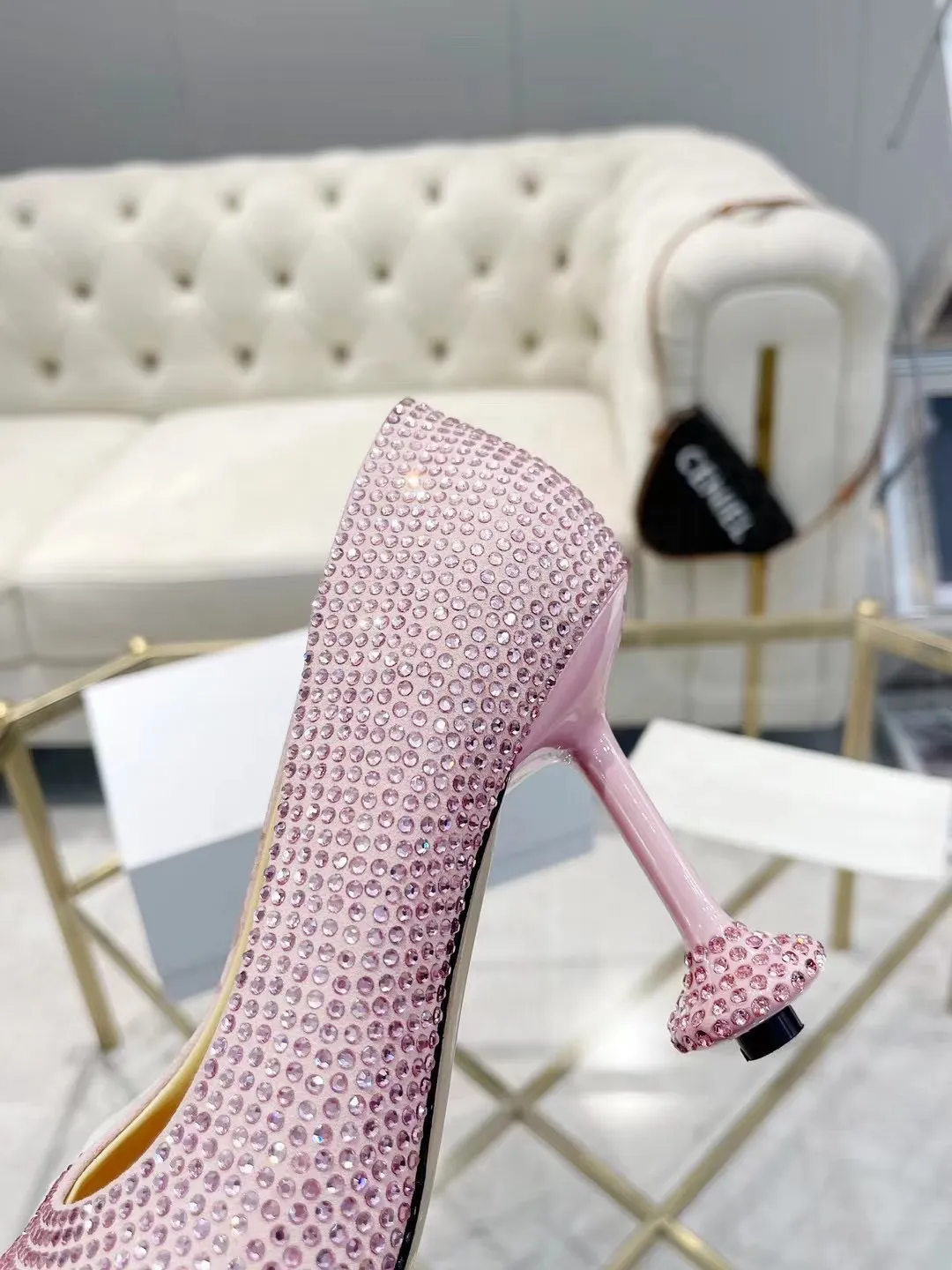 💕💕Factory direct selling price p660💕💕 LOEWE‼ ️ New arrival‼ ️Imported genuine leather sole Loewe 2024/aw early spring latest T stage colored diamond series catwalk style 😘😘😘 Upper: imported silk cloth lining: imported water-dyed sheepskin outsole: original molded injection molded leather outsole Heel: original molded 1:1 Heel height: 9.5cm Size: 35-39 (40/41/42/43 custom-made, non-refundable)
